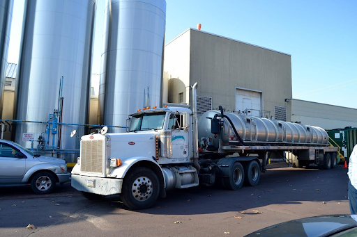 trenchless pipelining truck